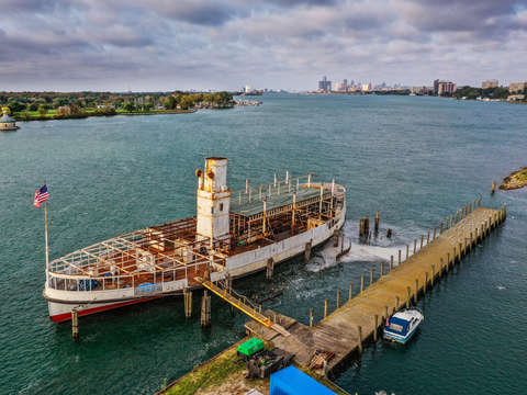 Boating on the Detroit River DJI_0671