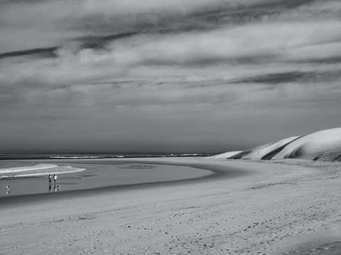 Monochromatic beach 002
