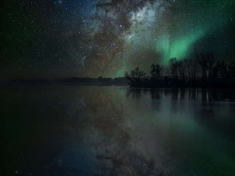 Northern lights reflection img 6552