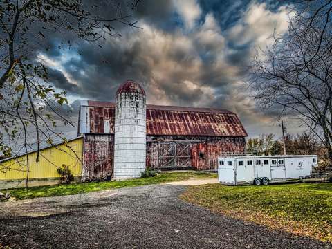 Horse barn v2 img 6448