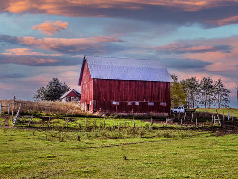 Red barn in lake charlevoix dsc 0533