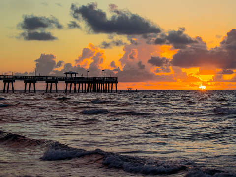 Cloudy Nugget (Dania, FL)