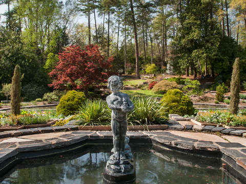 The little boy in the fountain