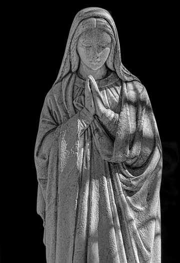 Satue of the madonna