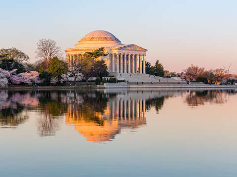 Dawn over the tidal basin in dc