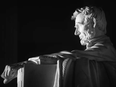 Lincoln memorial in black and white