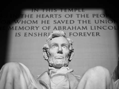 Lincoln memorial in black and white 2
