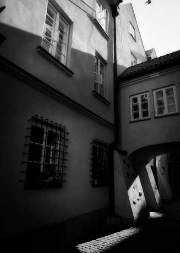 Back alley beams in warsaw