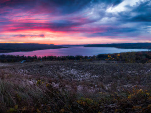 Daybreak on glen lake