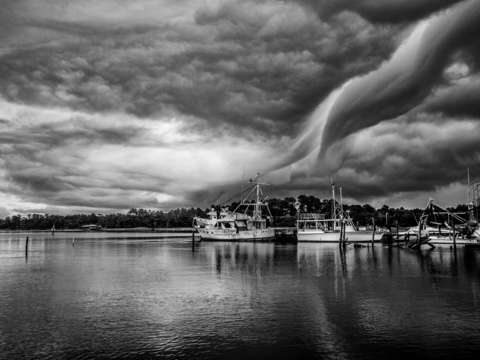 Swirly cloud at billys bw