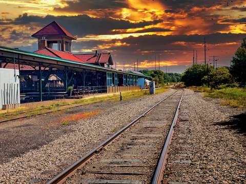 Storm brewin on this side of the tracks img 2115