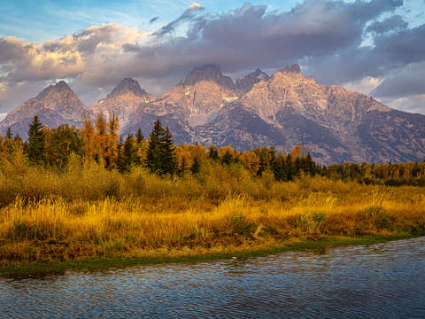 Sunrise glow at schwabachers landing