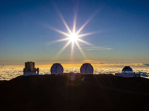 Sunstar over muana kea telescopes