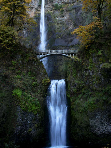 Multnomah falls in autumn
