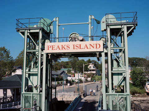 Peaks island