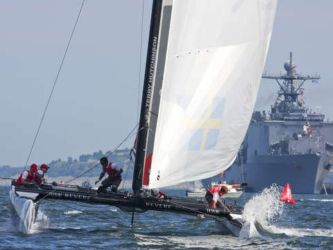 Artemis reaching to finish