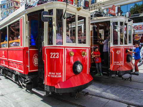 Street car istiklal avenue istanbul