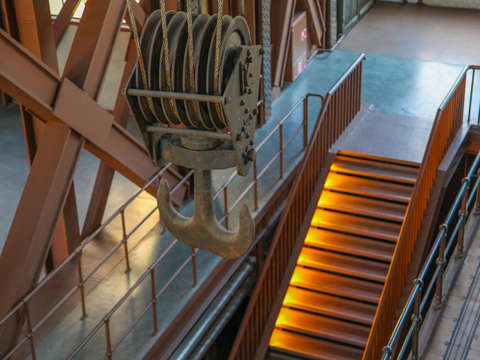 Power plant hoist