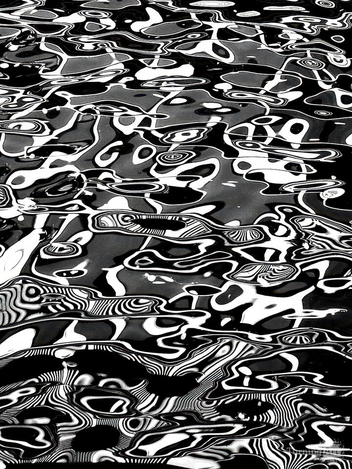 Contrasts on the Indy Canal