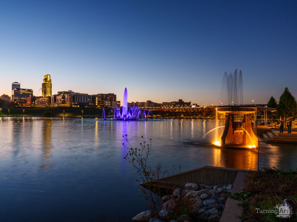 Omaha Heartland Fountains Night