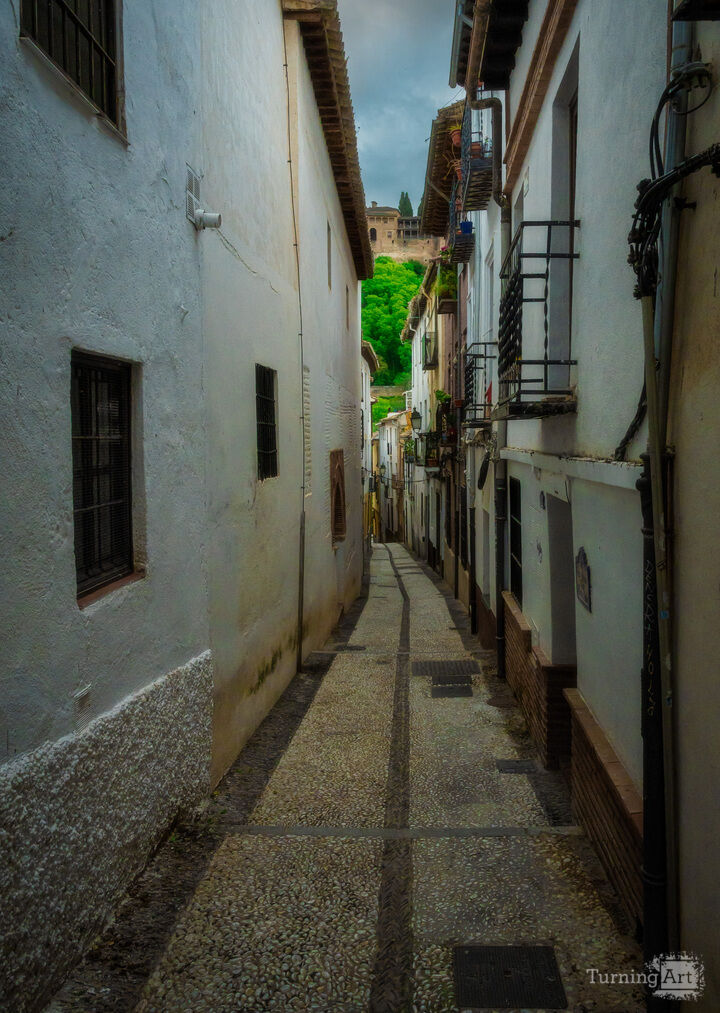 Narrow Street to Alhambra