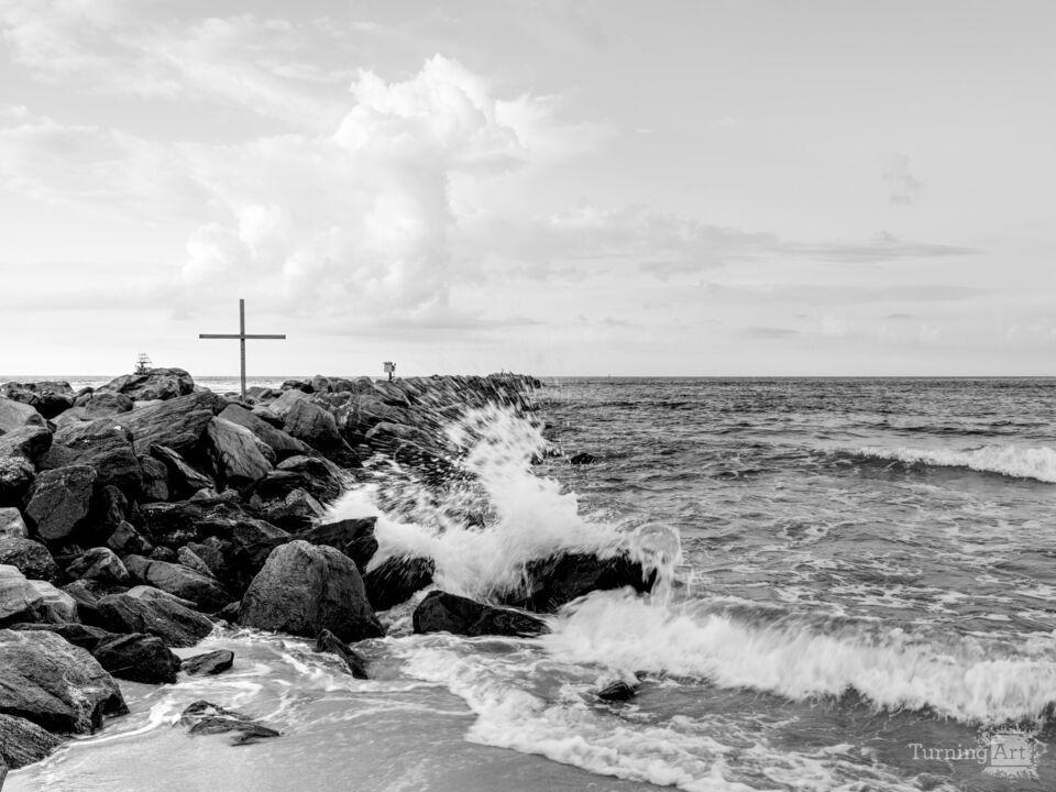 Perdido Pass Jetty Crashing Waves Graysale