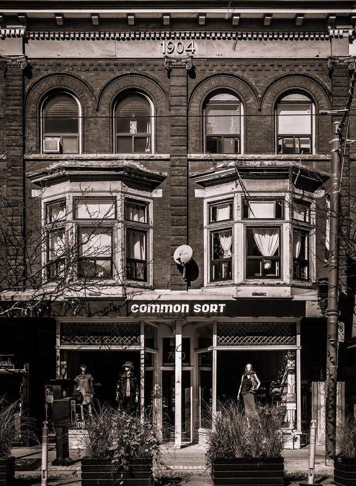 Nos 760 - 762 Queen St E 1