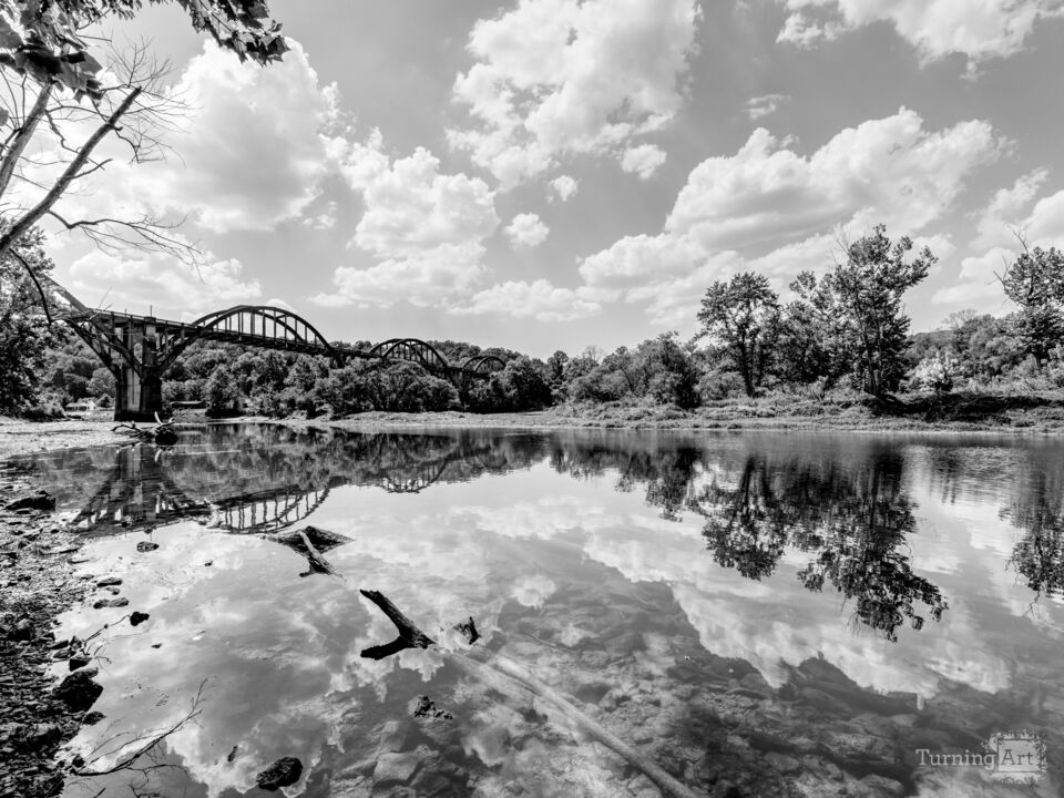 Mirrored View of RM Ruthven Bridge Grayscale