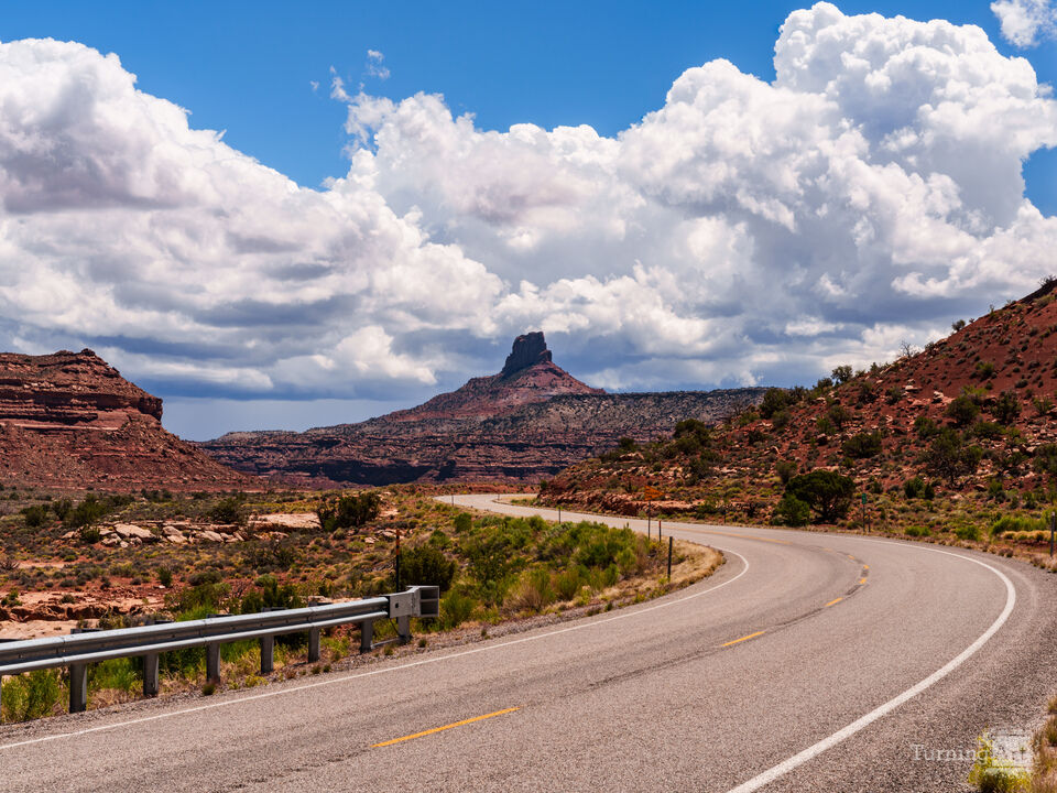 Buttes And Curves Of Utah 95