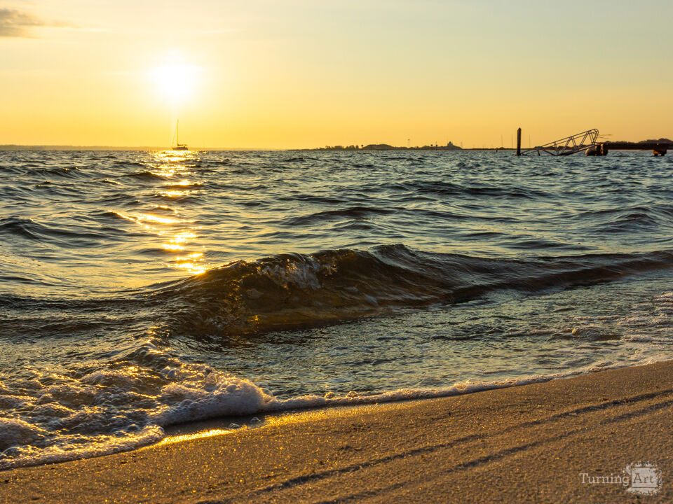 Navarre Foamy Waves Golden Sunrise