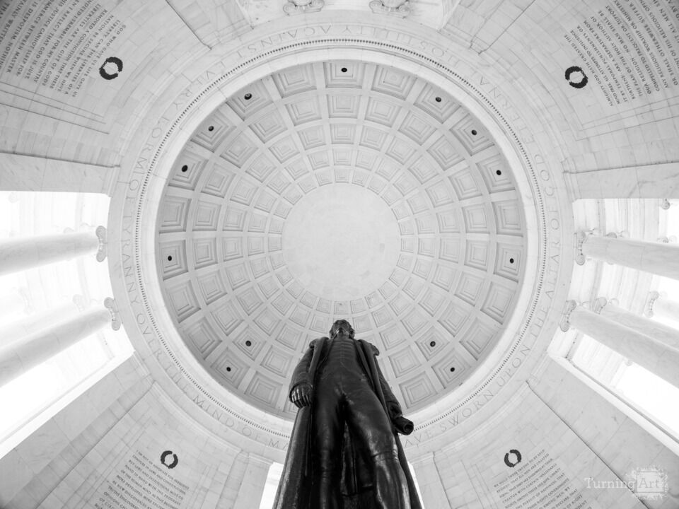 Jefferson Memorial Rotunda / Black and White