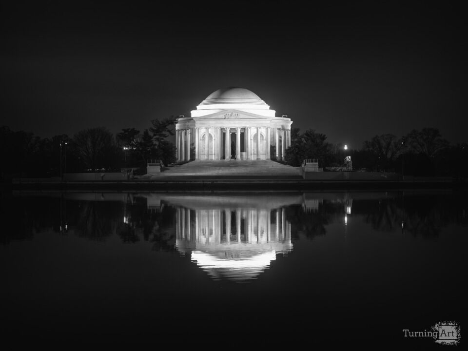 Jefferson Memorial at Night / Black and White