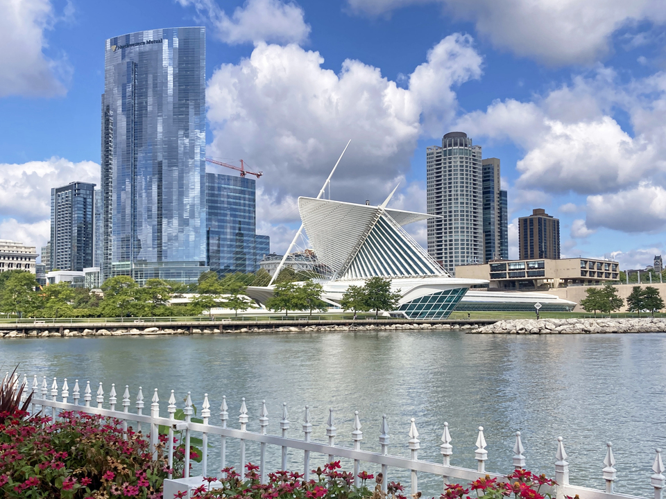 Milwaukee Skyline 7760