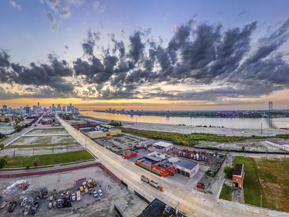 Fort Street to Detroit Michigan Skyline DJI_0219