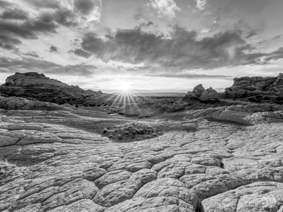 Masterpiece Sunset White Pocket Arizona Grayscale