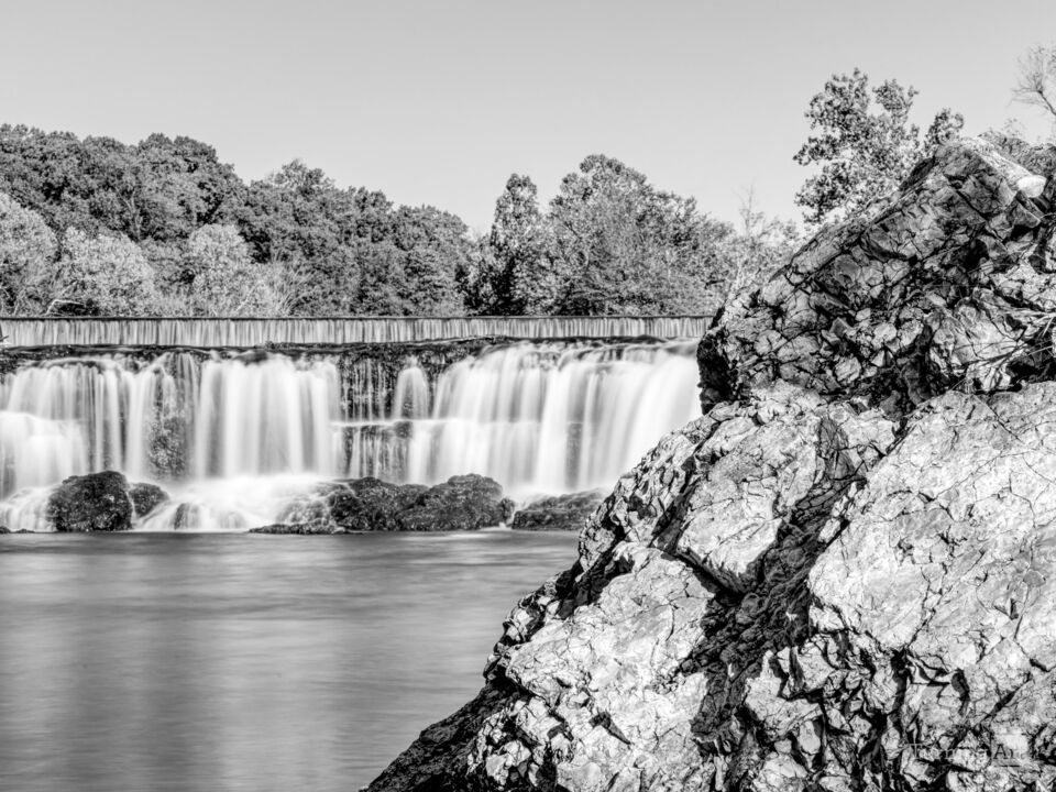 Grand Falls Chert Rock Focused Grayscale