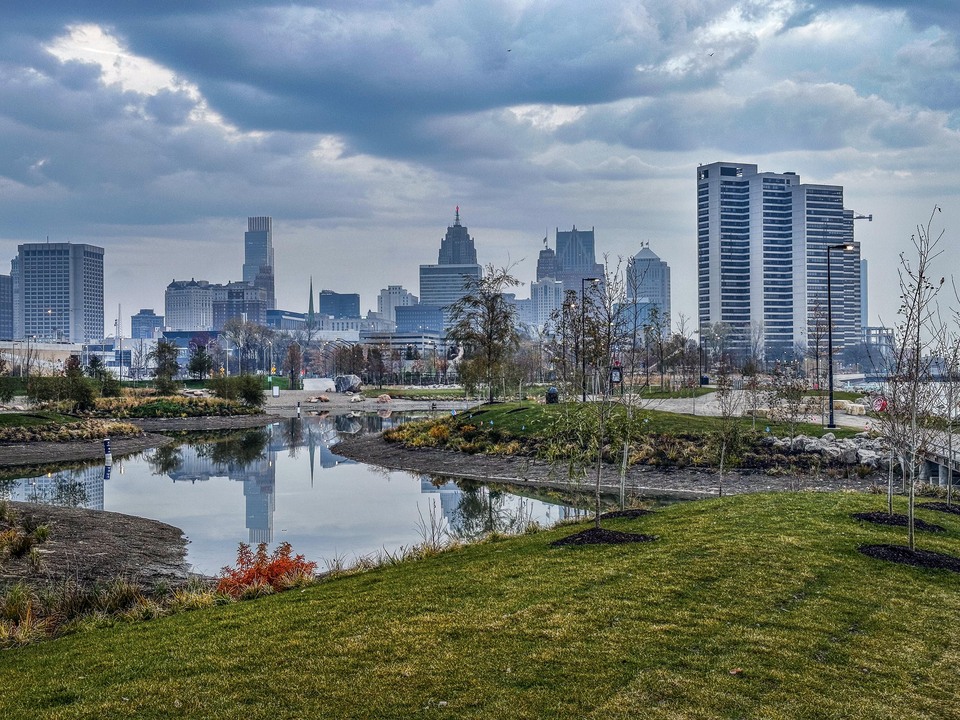 Detroit Michigan Skyline / Ralph Wilson Park  3418