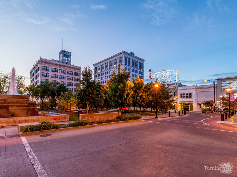 Springfield Missouri Square As Lights Come On