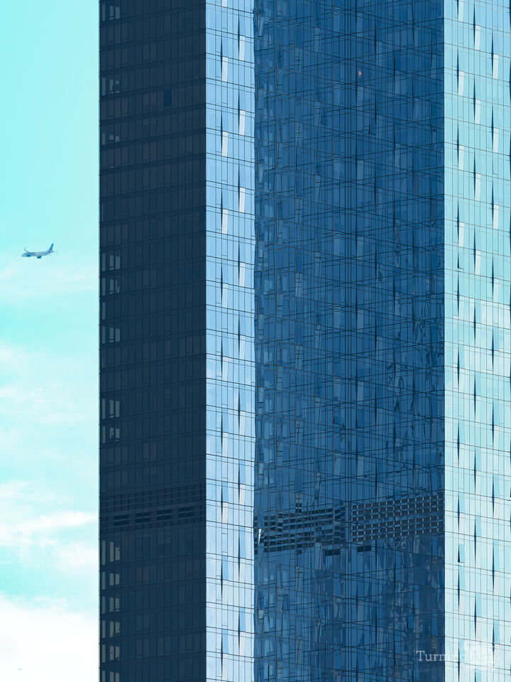 Geometric patterns in architecture detail