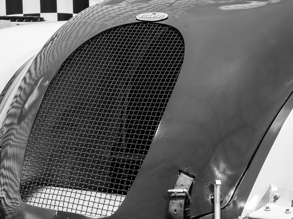 B&W 1937 Bugatti "Tank" Grill