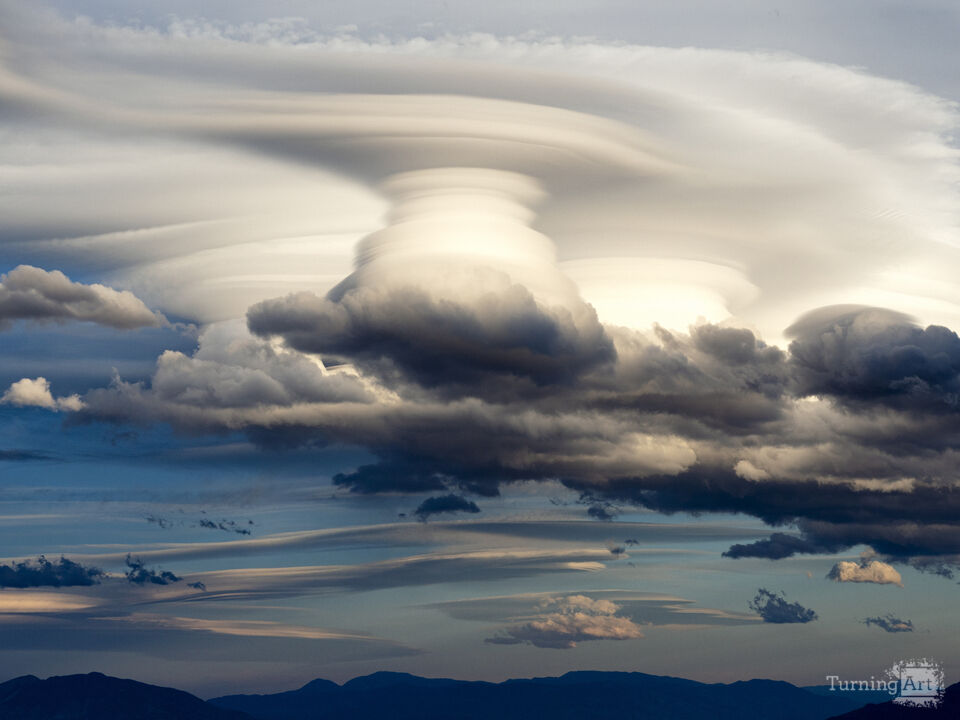 Lenticular clouds 