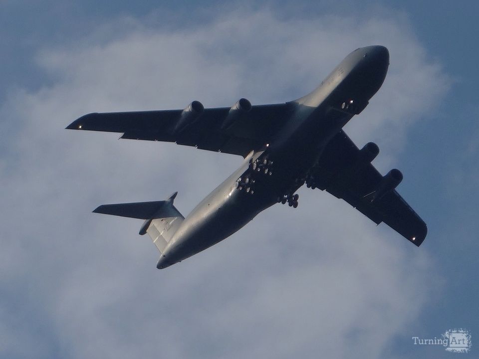 C 5 galaxy on final approach