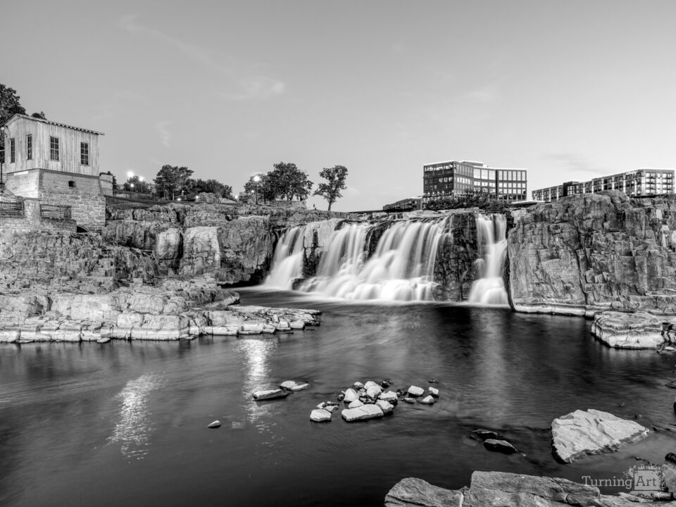 Sioux Falls Twilight Wateralls Grayscale