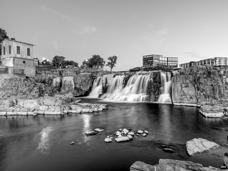 Sioux Falls Twilight Wateralls Grayscale