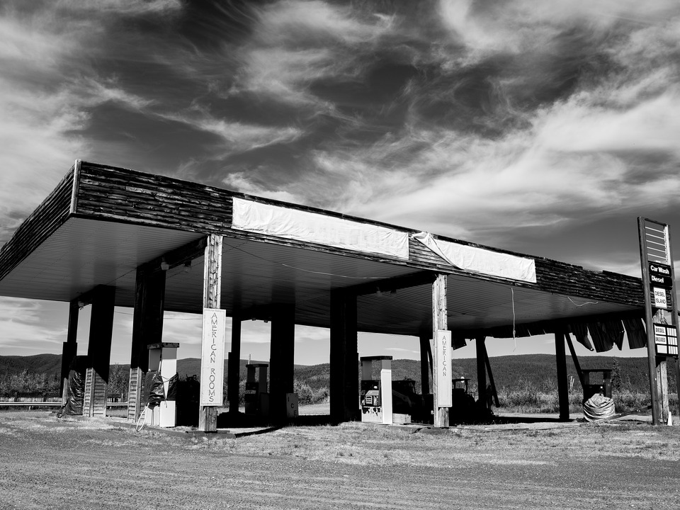 "American Rooms" Abandoned Gas Station