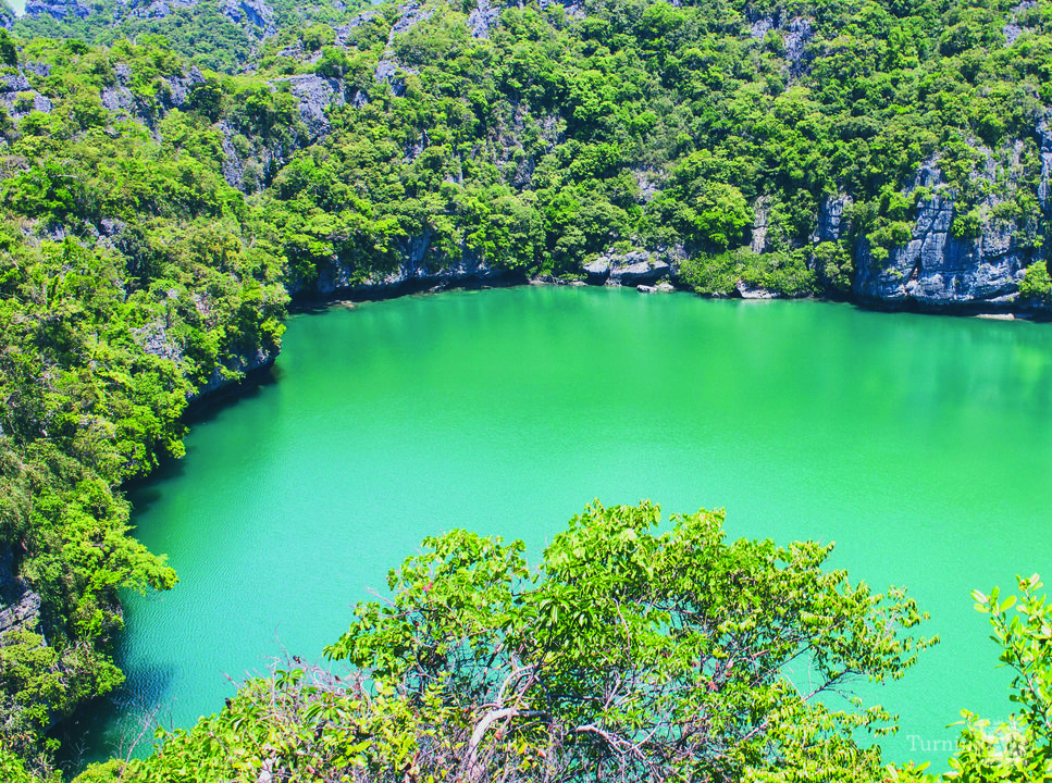 Angthong marine park lagoon