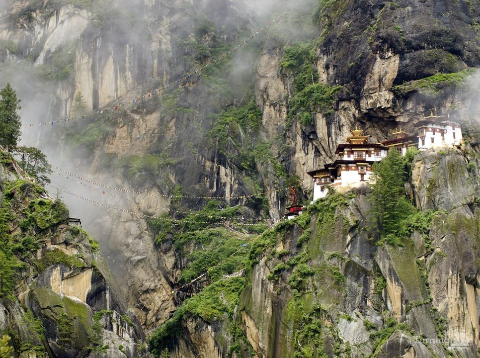 The hike to tigers nest