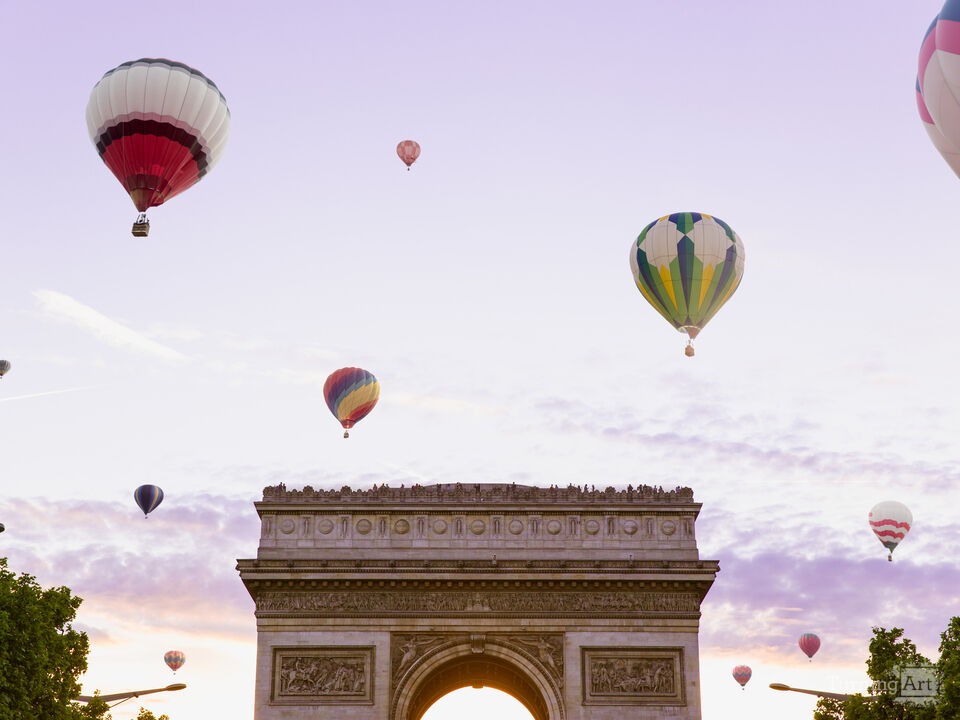 Flight Over The Arc de Triomphe