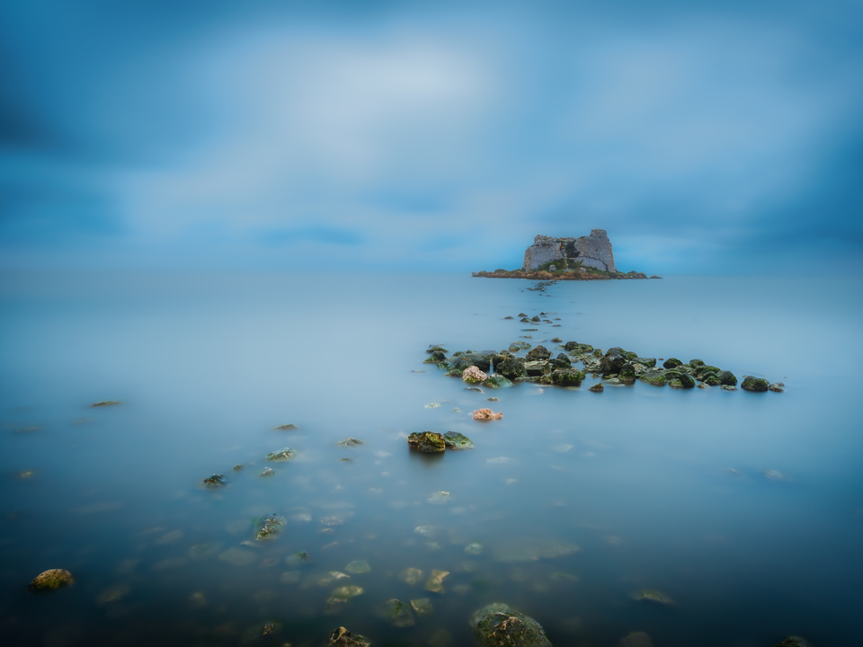 The old tower and the sea