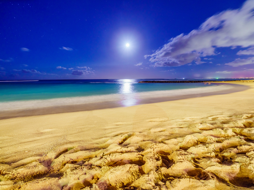 Waikiki Beach Moonlight in Hawaii